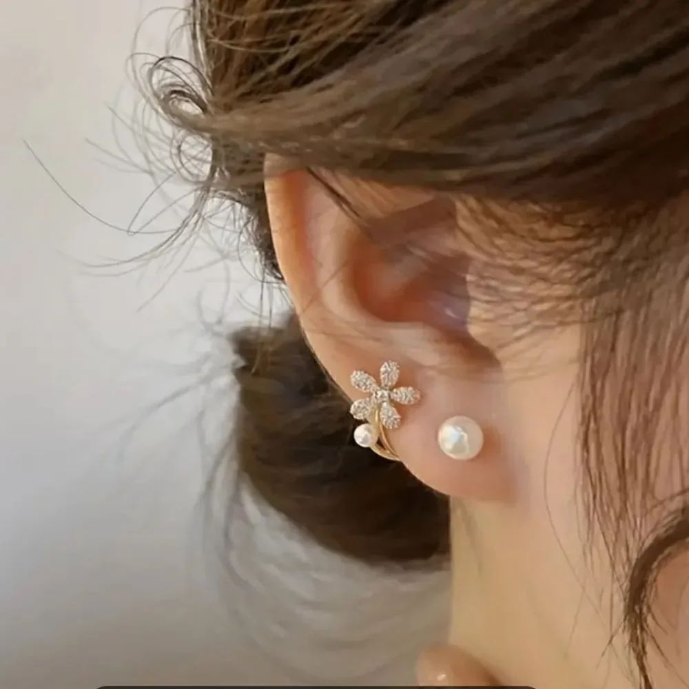 Pearl stud earrings 18k plated
